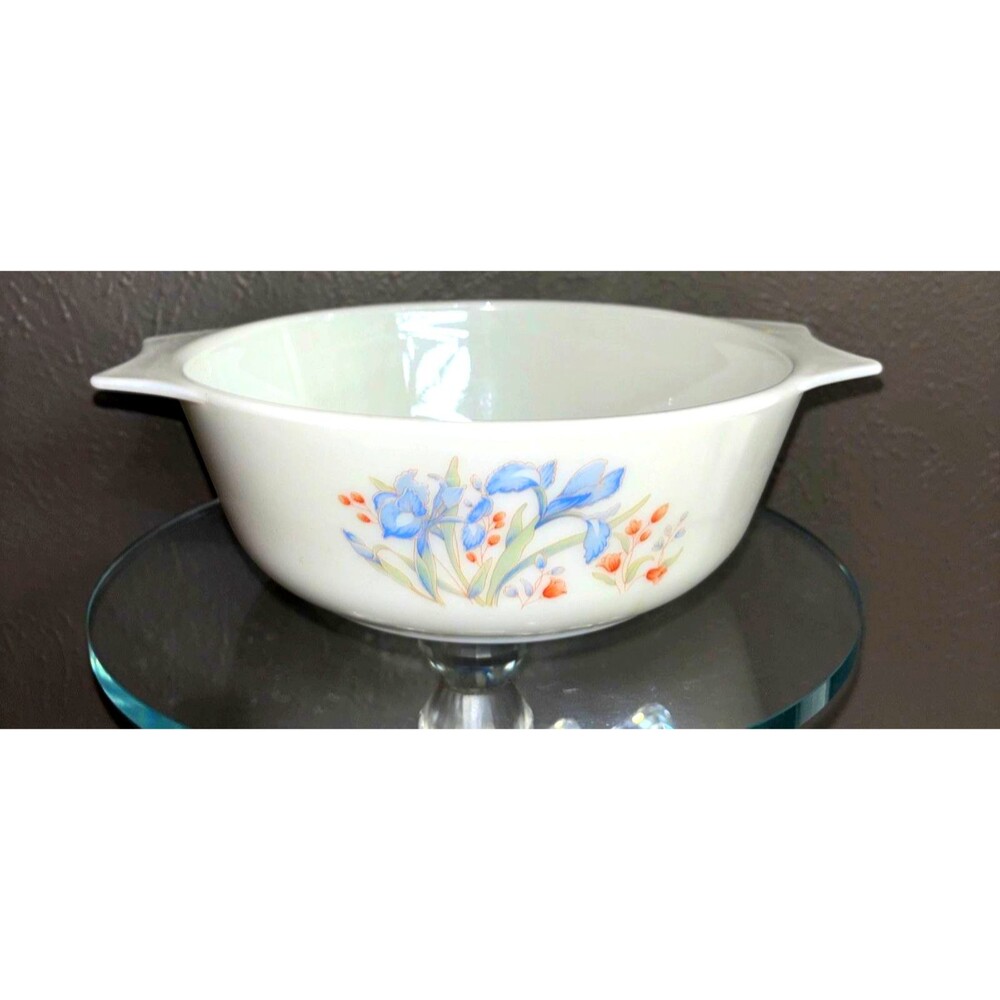 Vintage Pyrex Blue Iris 73/4” Round Casserole Dish Made in England